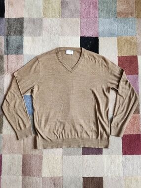 Old Navy Men's Tan V-Neck Sweater